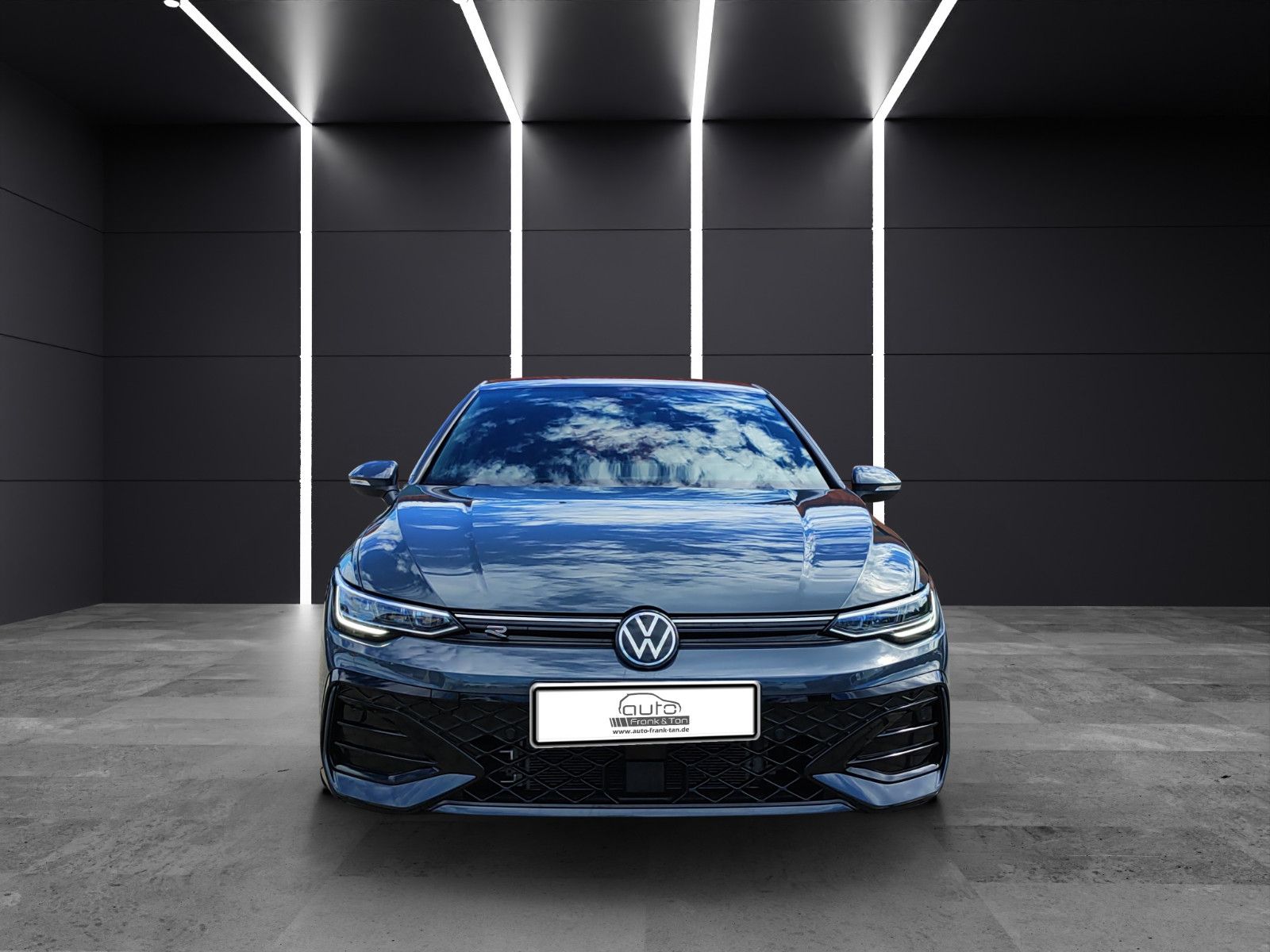 Fahrzeugabbildung Volkswagen Golf VIII Lim. 1.5 TSI  R-Line *Cam*Ambiente*LED