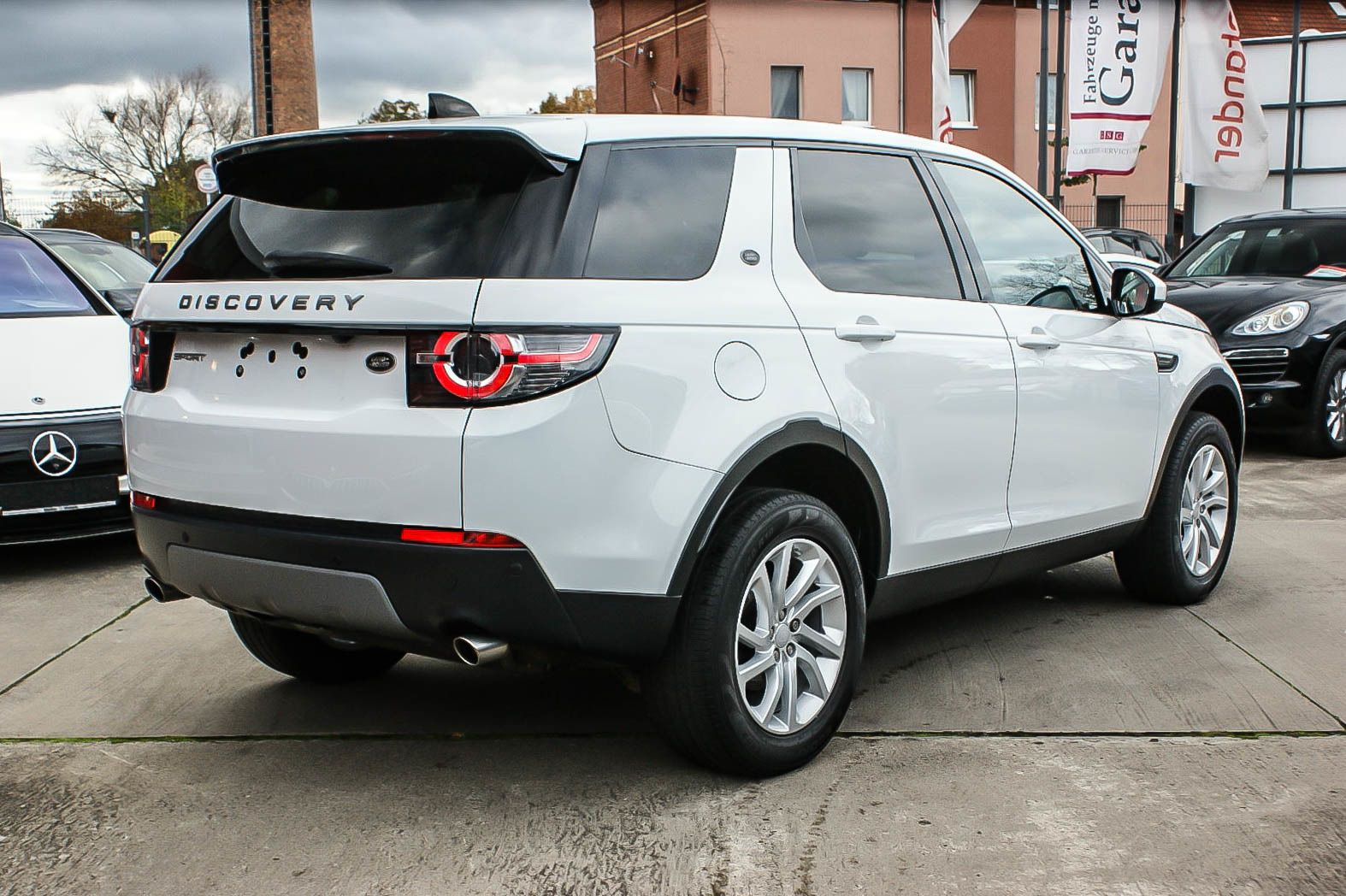 Fahrzeugabbildung Land Rover Discovery Sport TD4 Aut 9-Gang SE XENON NAVI AHK