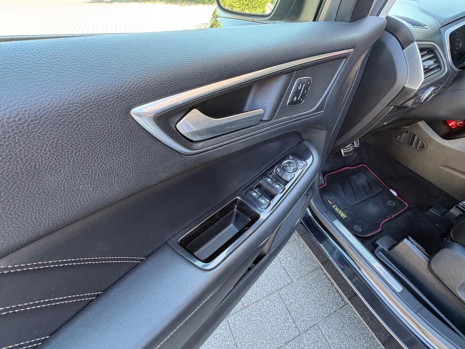 Ford Edge 2,0 l TDCi Bi-Turbo 4x4 Sport  AHK Panorama
