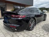 Porsche Panamera Turbo - Porsche Panamera: Schwarz