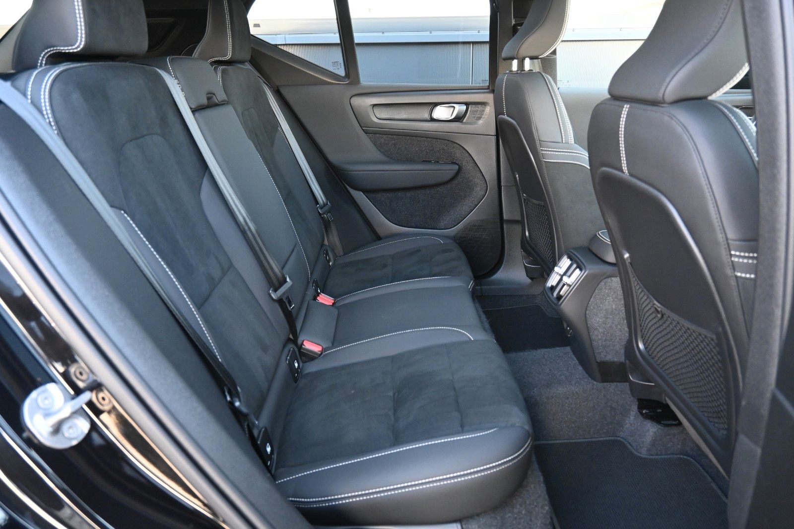 Fahrzeugabbildung Volvo XC40 B4 DSG Ultra Dark*PANO*RFK*ACC