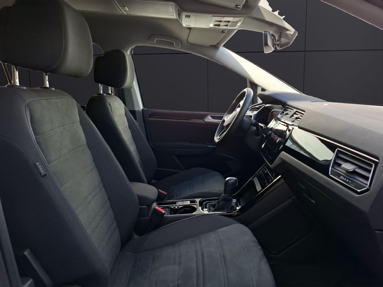 Fahrzeugabbildung Volkswagen Touran TSI Highline DSG 7-Si AHK AID ACC RFK SH