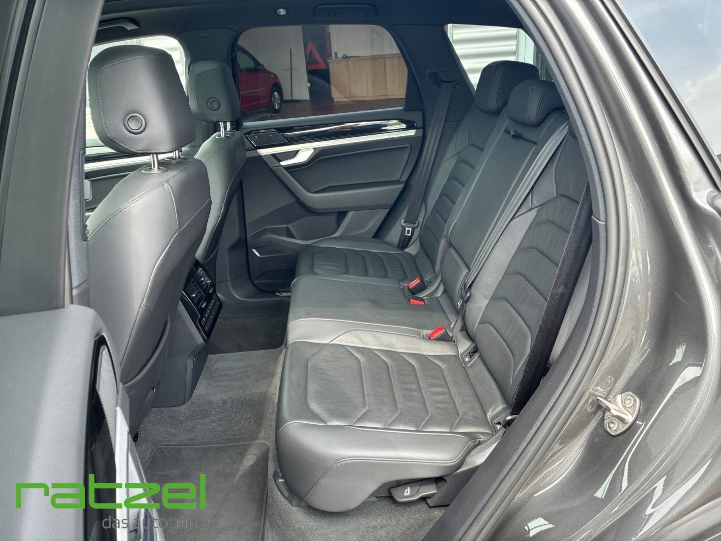 Fahrzeugabbildung Volkswagen Touareg 3.0 TSI V6 eHybrid 4MOTION Elegance AHK-