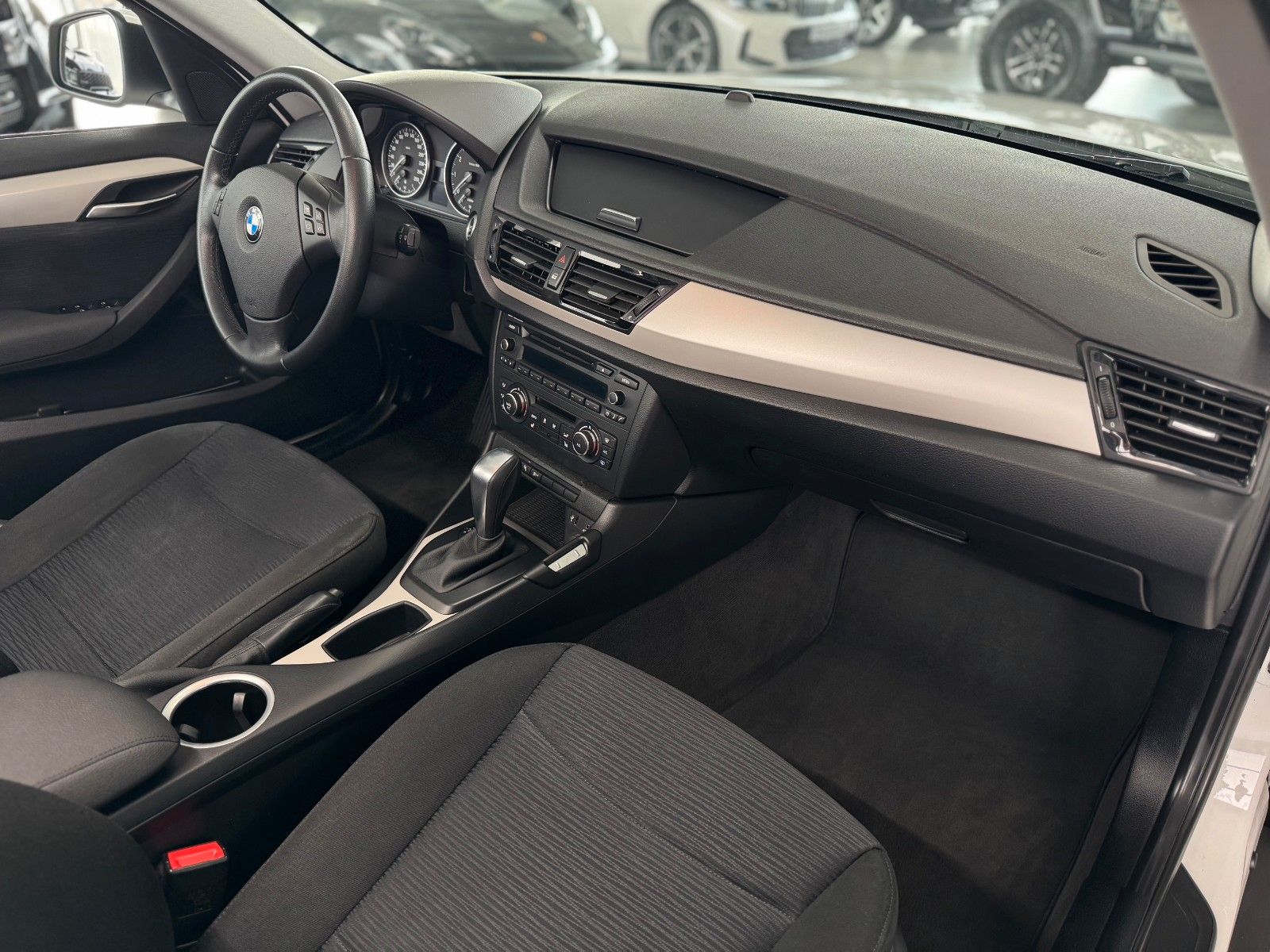 Fahrzeugabbildung BMW X1 18i sDrive GARANTIE/PDC/KLIMA/SZH/TEMPO/XENON