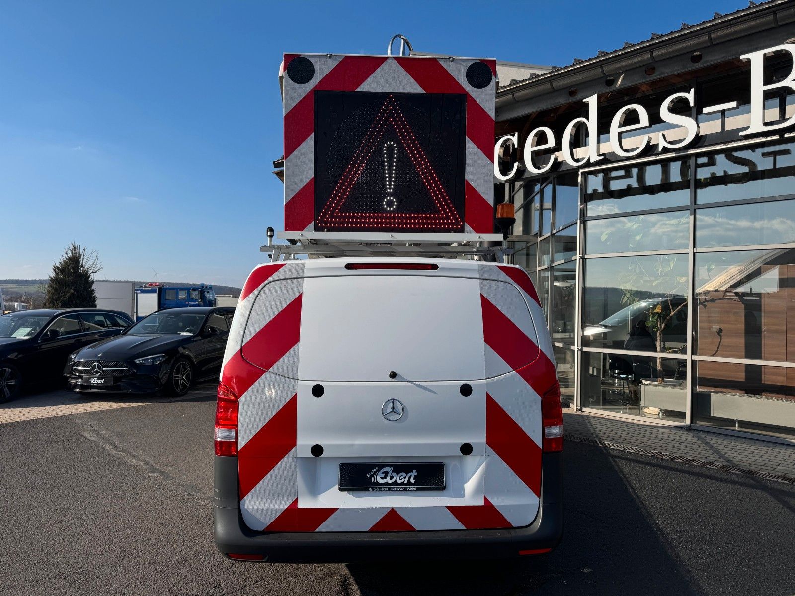 Fahrzeugabbildung Mercedes-Benz Vito 111 CDI Tourer Begleitfahrzeug BF3+ / WVZ