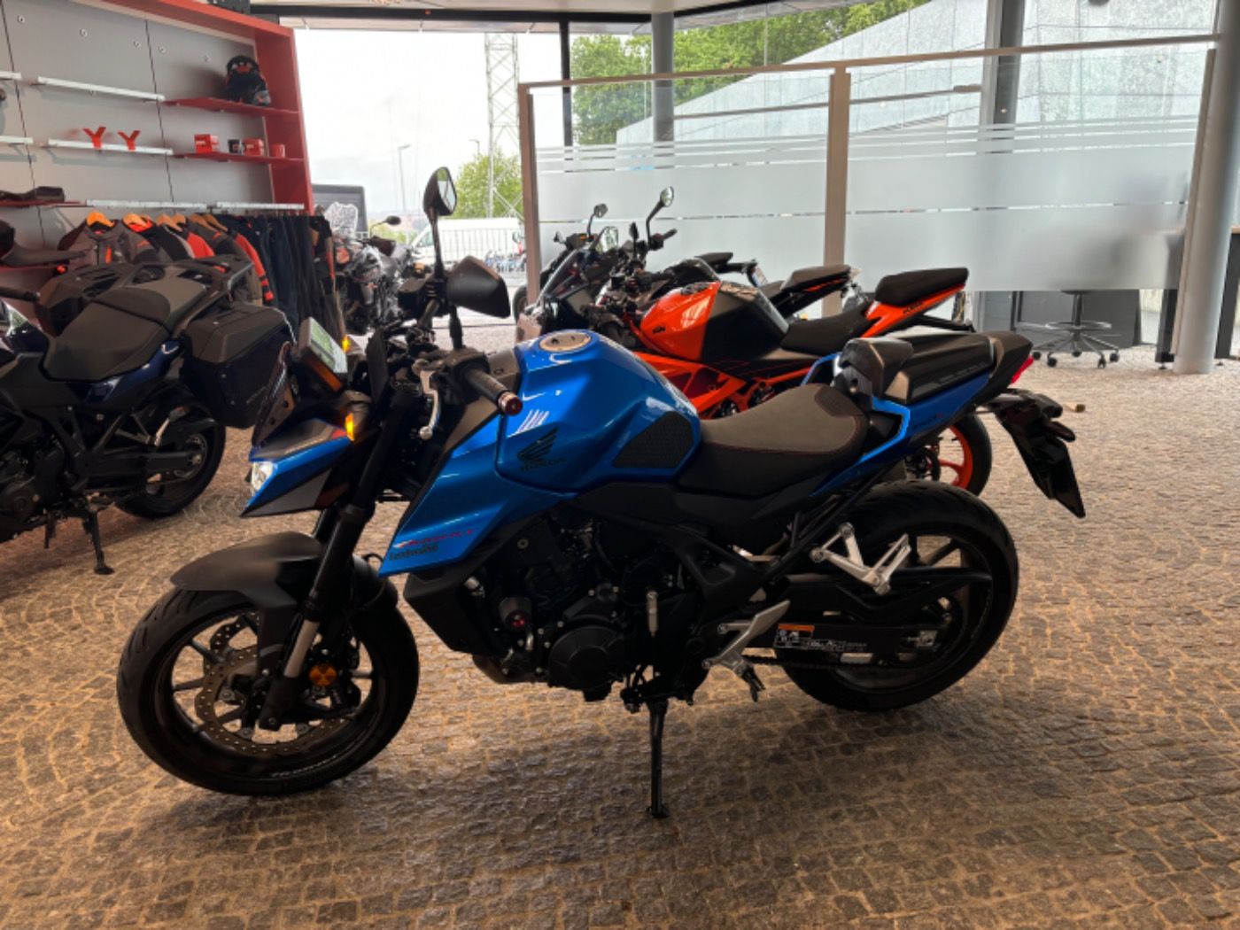 Fahrzeugabbildung Honda CB 750 Hornet 25 Honda Pakete verbaut, Schaltass