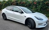 Tesla Model 3 Allradantrieb mit Dualmotor Performa...