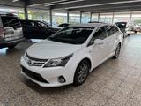 Toyota Avensis Kombi Life/AHK/Automatik/KeylessGo - Toyota Avensis mit Diesel-Antrieb