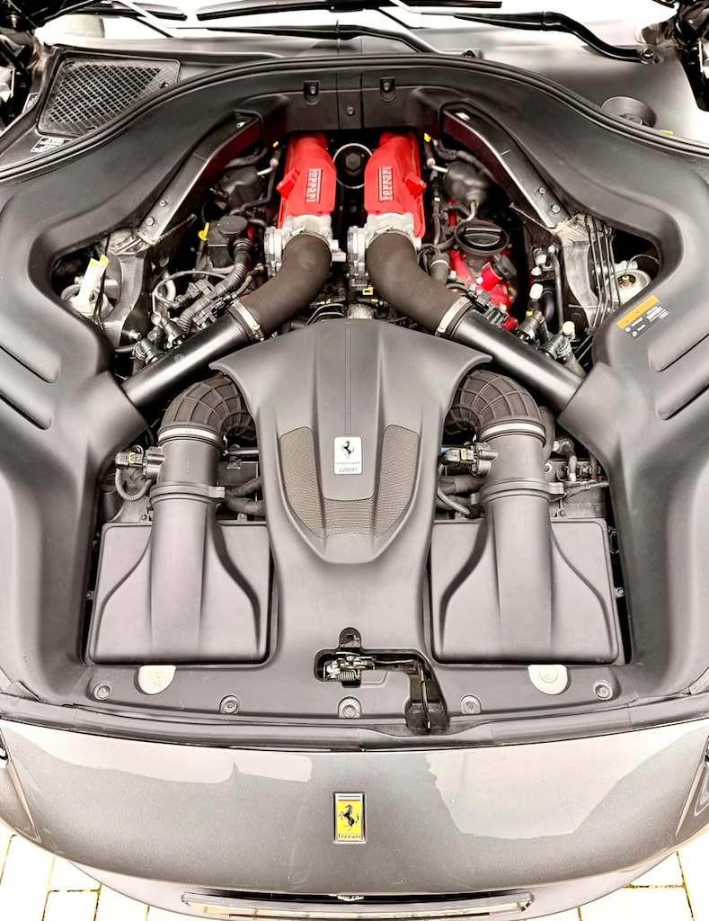 FERRARI PORTOFINO GRIGIO SILVERSTONE