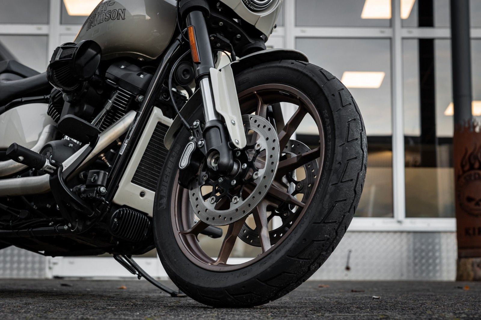 Fahrzeugabbildung Harley-Davidson FXLRS LOW RIDER S 117 CUI - JEKILL&HYDE -