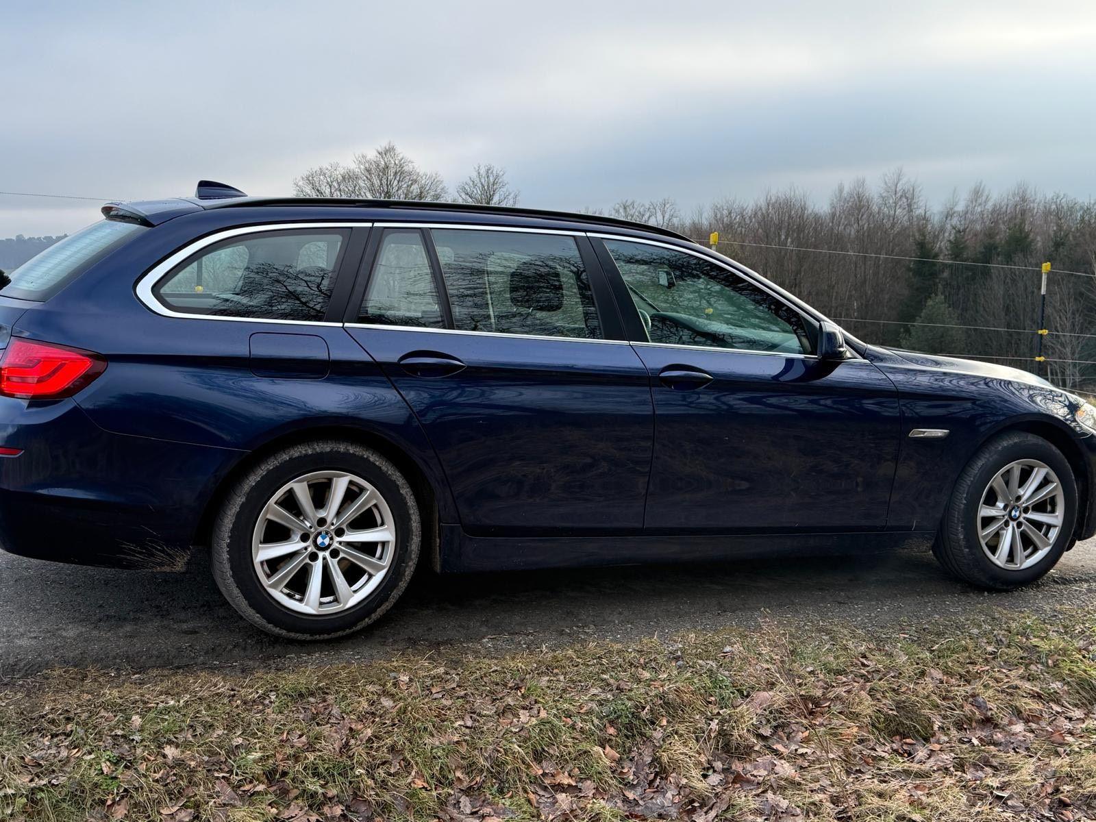BMW 520 2011 — interior