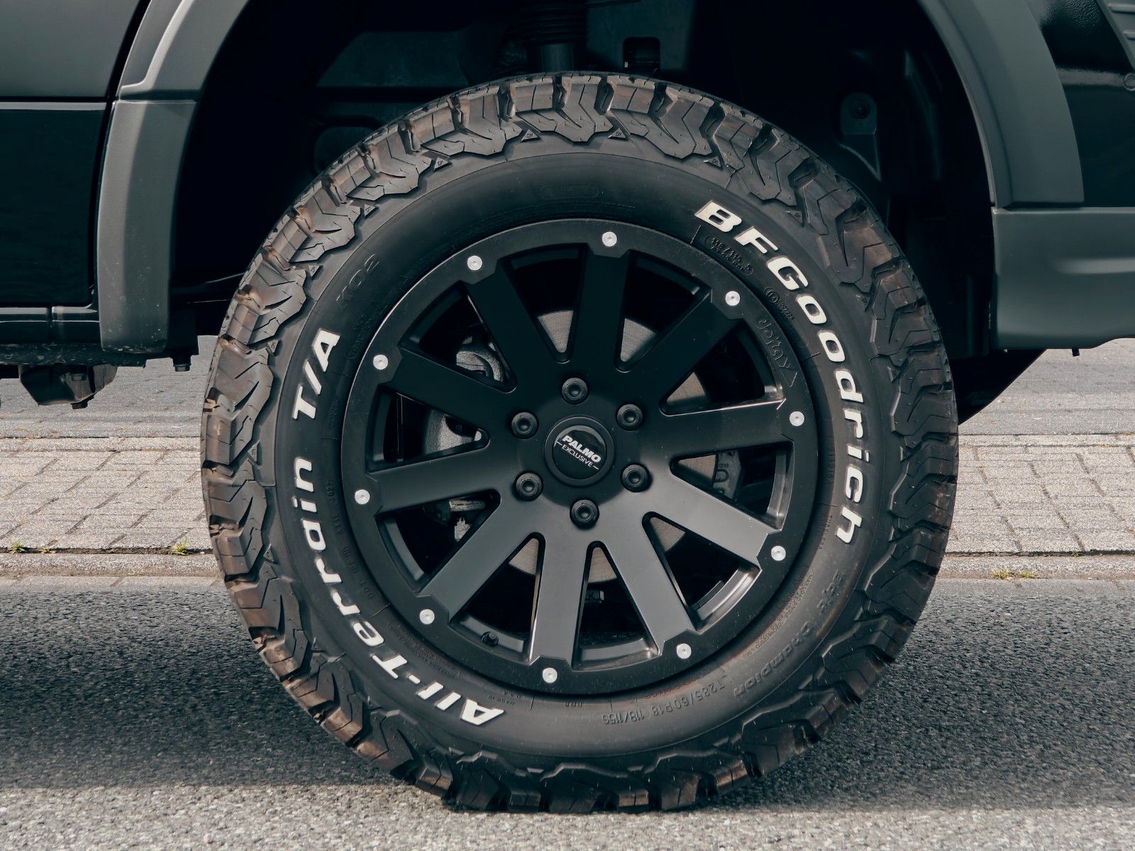 Fahrzeugabbildung Mercedes-Benz X-CROSSVAN 4x4² XXL - #1OFF