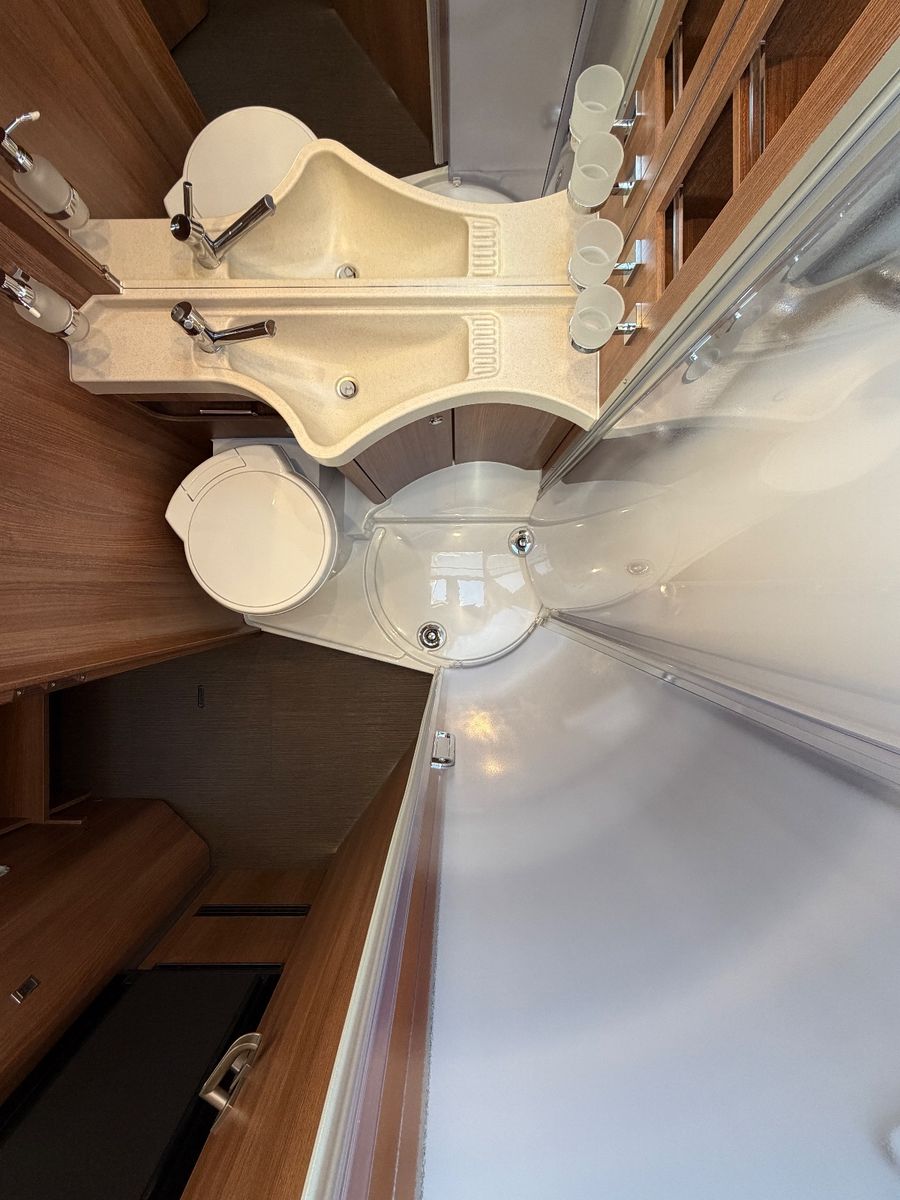 Fahrzeugabbildung Carthago C2-tourer I 143 KB-LE comfort Mercedes MJ26