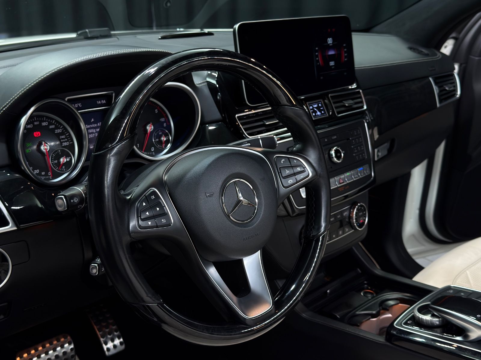 Fahrzeugabbildung Mercedes-Benz GLE 350 d Coupe 4Matic|TV|PANO|AMG-LINE|VOLL|22"