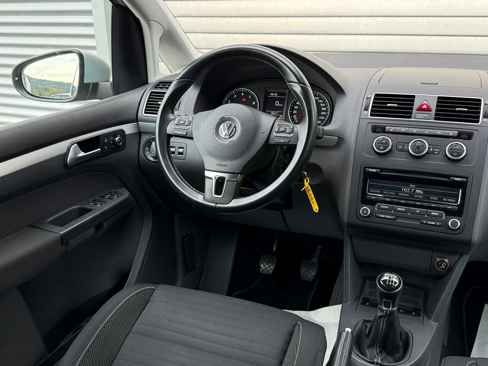 Fahrzeugabbildung Volkswagen Touran Cup 1.2 TSI 7-Sitzer Bi-Xenon GRA SHZ PDC