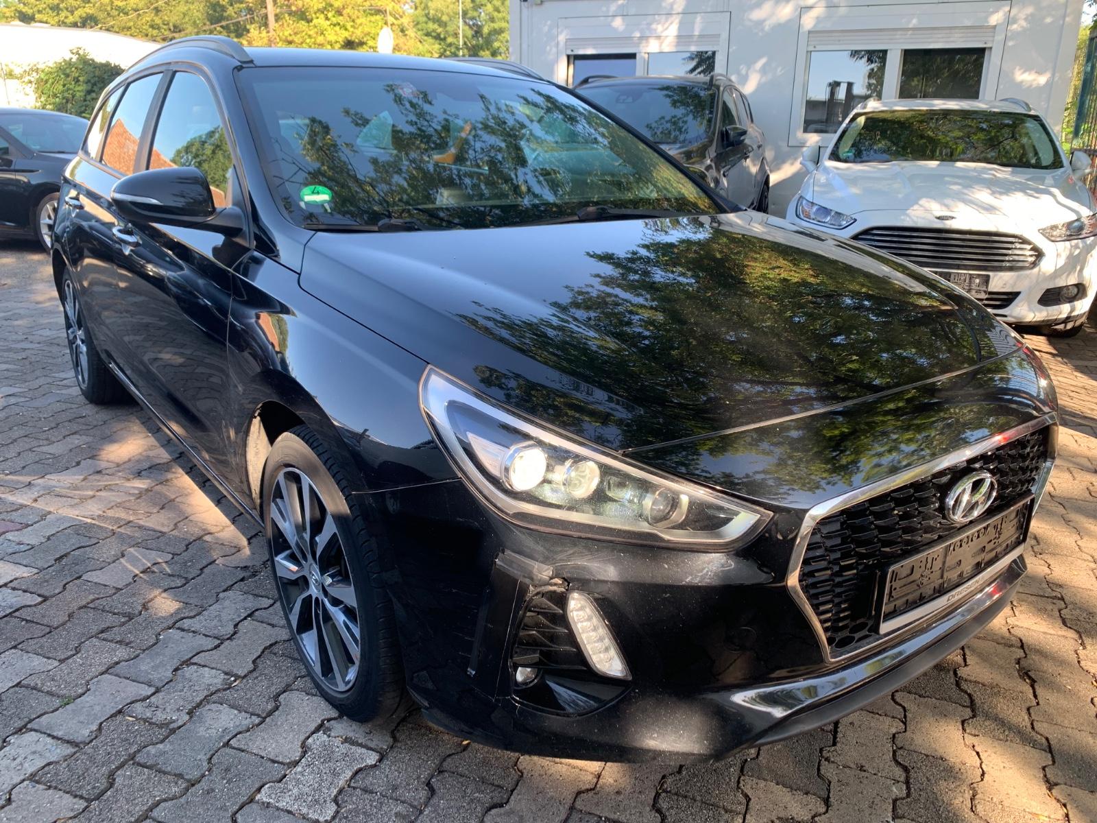 Hyundai i30 cw 1.6 CRDI Aut Klimaaut Navi Kamera Led Ahk