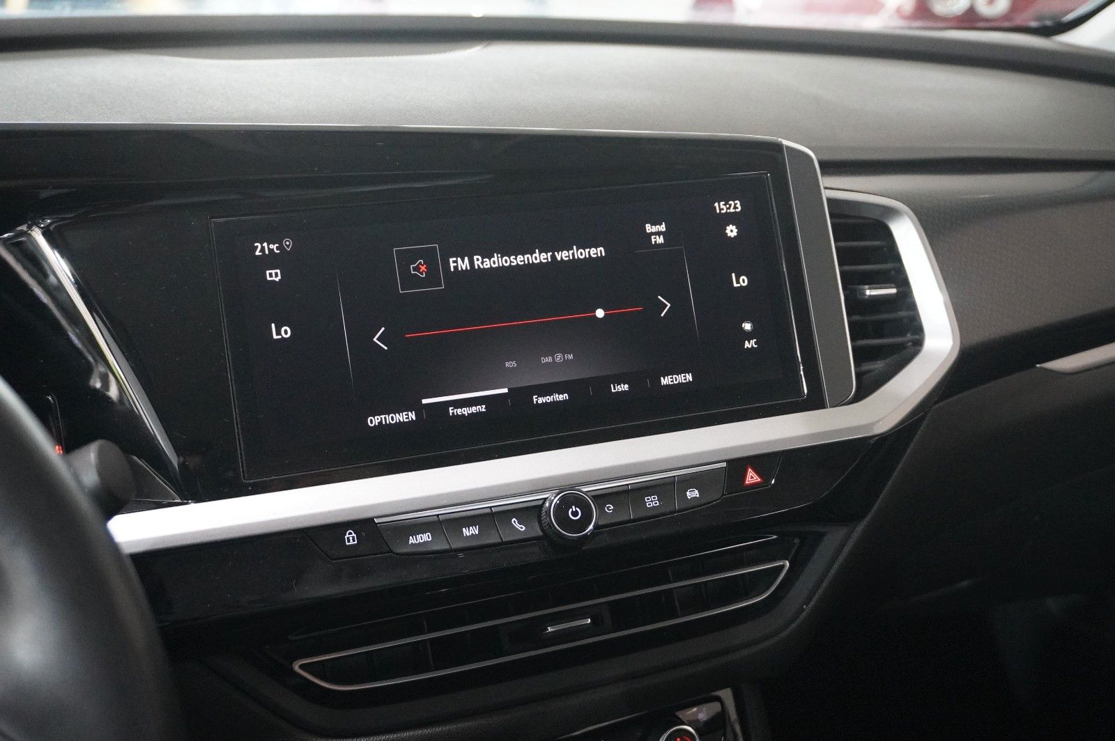 Fahrzeugabbildung Opel Grandland (X) ULTIMATE 4HYBRID NAVI/LED/SPORT/SH