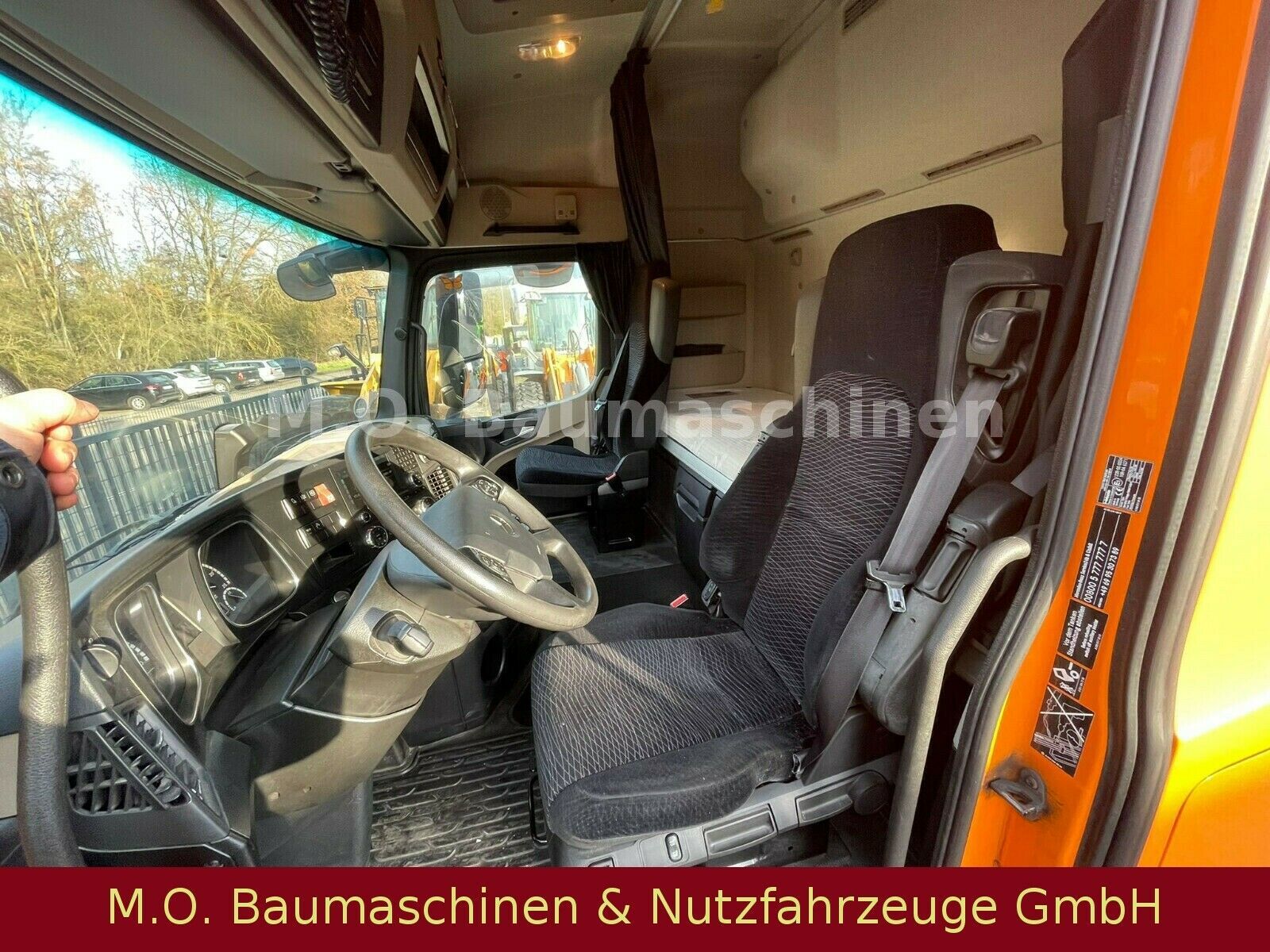 Fahrzeugabbildung Mercedes-Benz Actros 1843 / AC/ / Kipphyr./ Motorschaden /