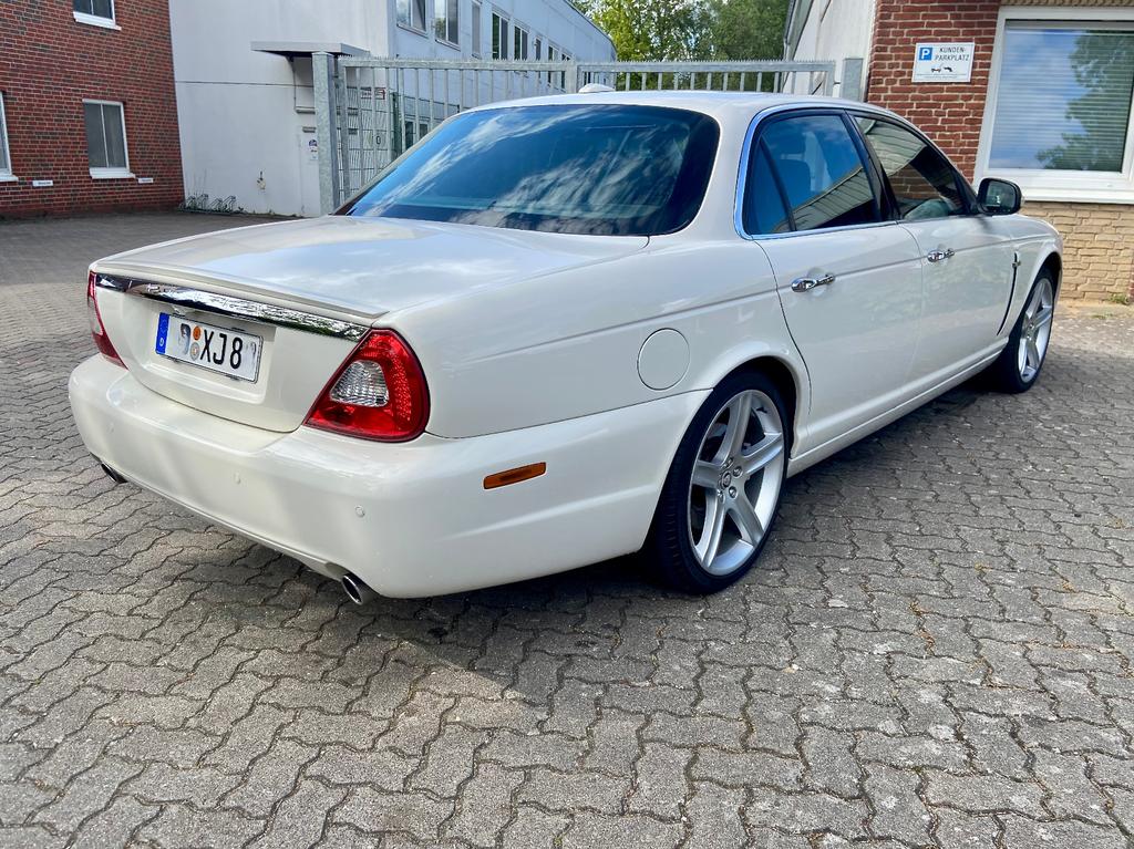 Jaguar XJ8