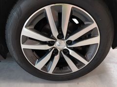 Fahrzeugabbildung Peugeot 308 Allure Lim.1.2T NAVI/PDC/TEMPOMAT/KLIMAAUTOM