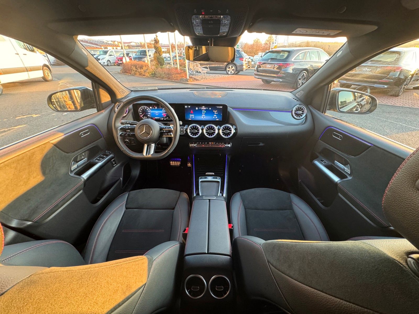 Fahrzeugabbildung Mercedes-Benz B 200 AMG+AHK+Ambiente+RFK+MBUX+Night