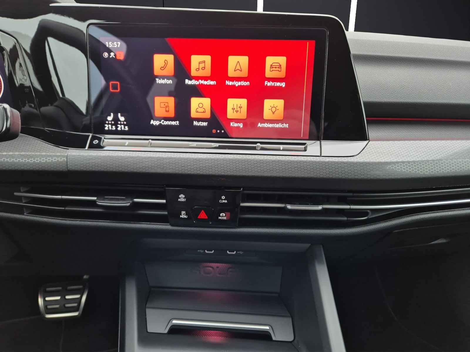 Fahrzeugabbildung Volkswagen Golf VIII GTI TSI DSG ACC LED AHZV
