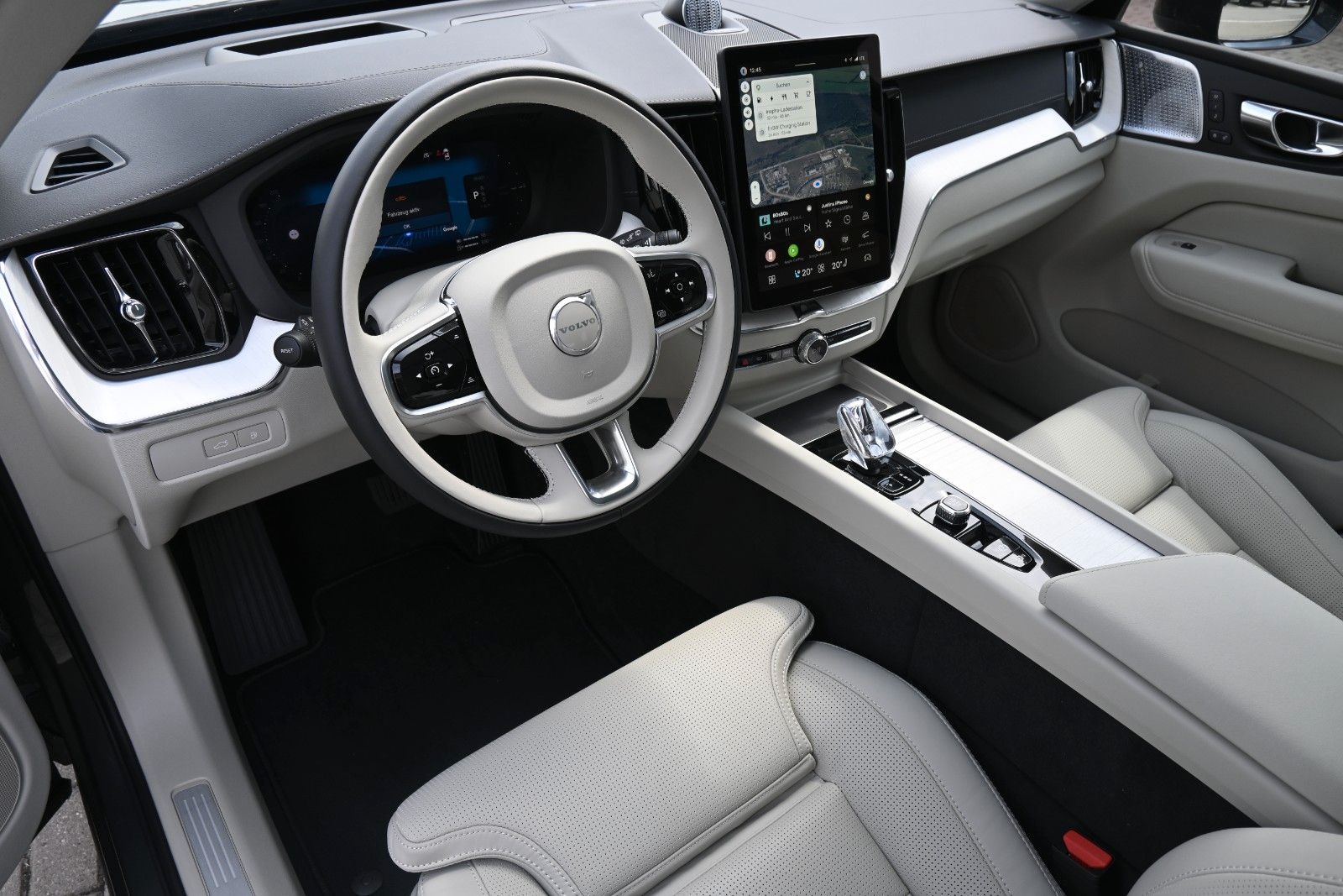 Fahrzeugabbildung Volvo XC60 T8 Plug-in AWD Ultra Dark*LUFT*360°*ACC
