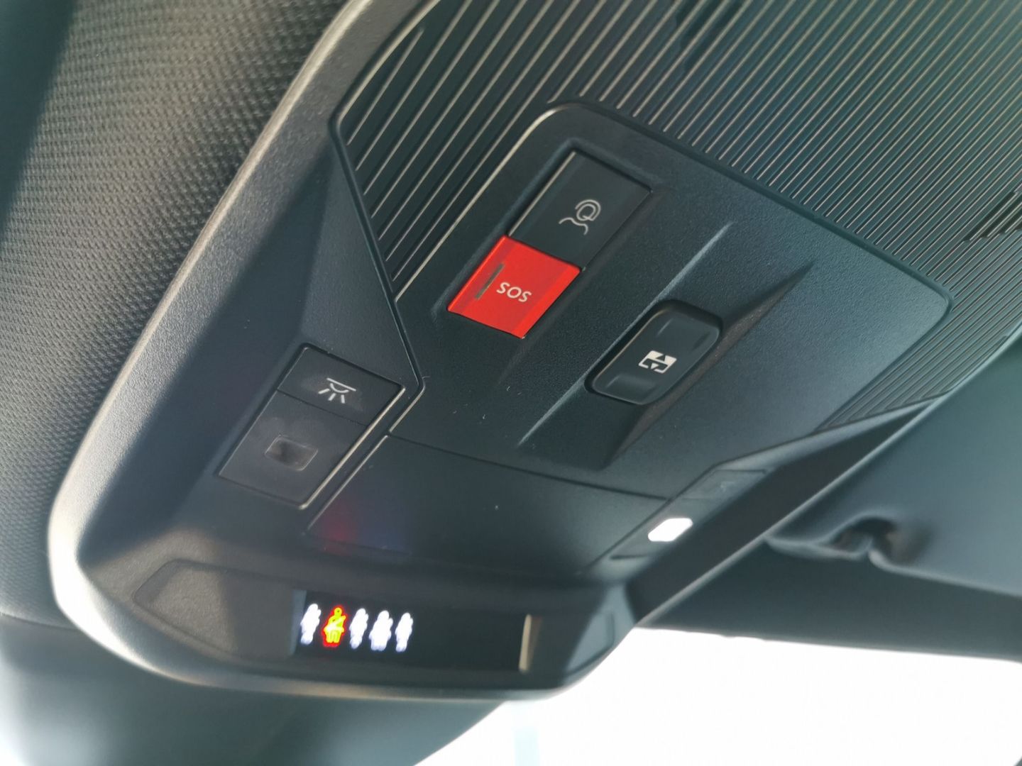 Fahrzeugabbildung Opel Astra GS Line HUD Panorama Navi digitales Cockpi