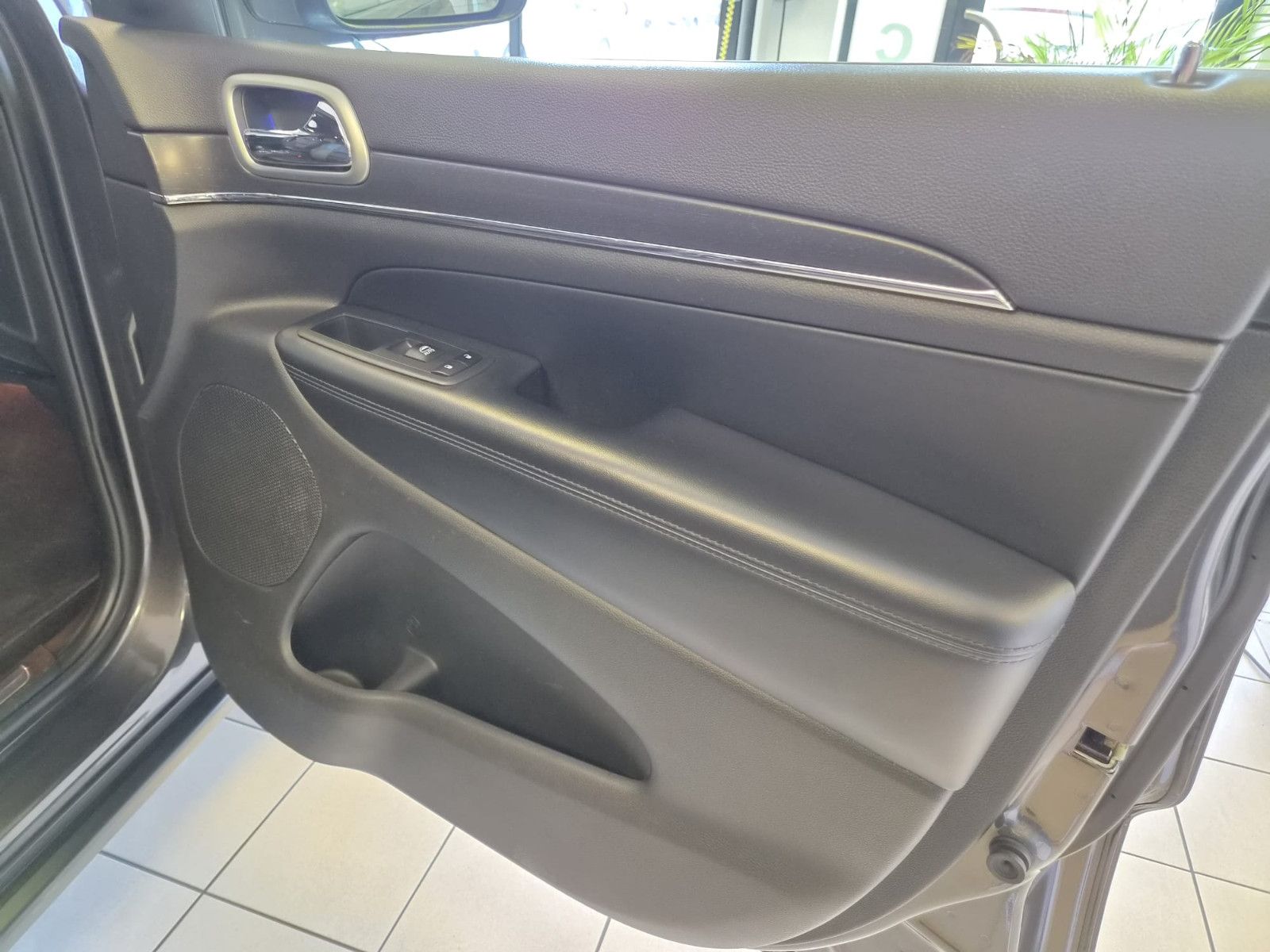 Fahrzeugabbildung Jeep Grand Cherokee 3.0 CRD Limited / 3,5t AHK /