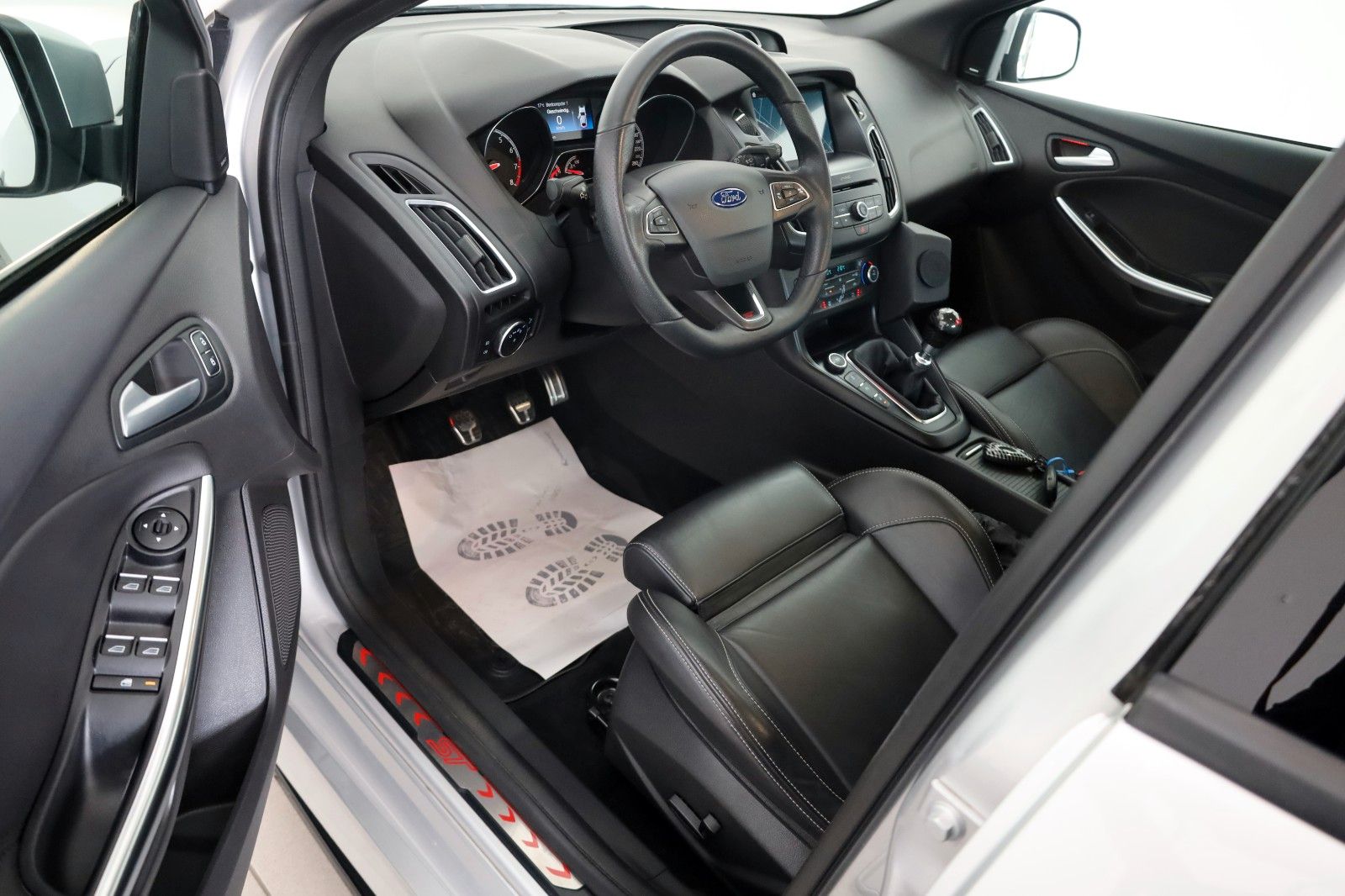 Fahrzeugabbildung Ford Focus Turnier ST Recaro,Leder,Navi,Xenon,Sony,SH
