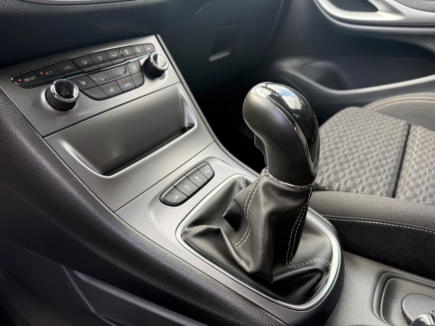 Fahrzeugabbildung Opel Astra K Edition Navi CarPlay  VZE GJR Musikstrea
