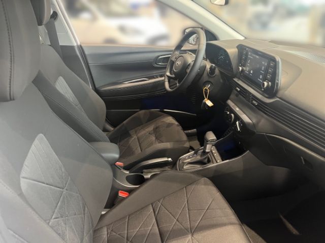 Fahrzeugabbildung Hyundai BAYON Trend 48V DCT 100 PS 1.0 17 Zoll Alu+Dachl