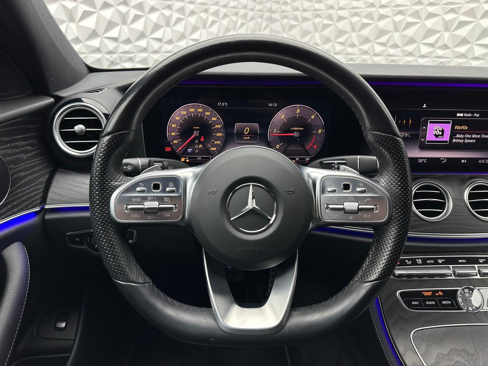 Fahrzeugabbildung Mercedes-Benz E220d AMG/MBUX/MEMORY/360°/LED/AMBIENTE/DAB/ILS+