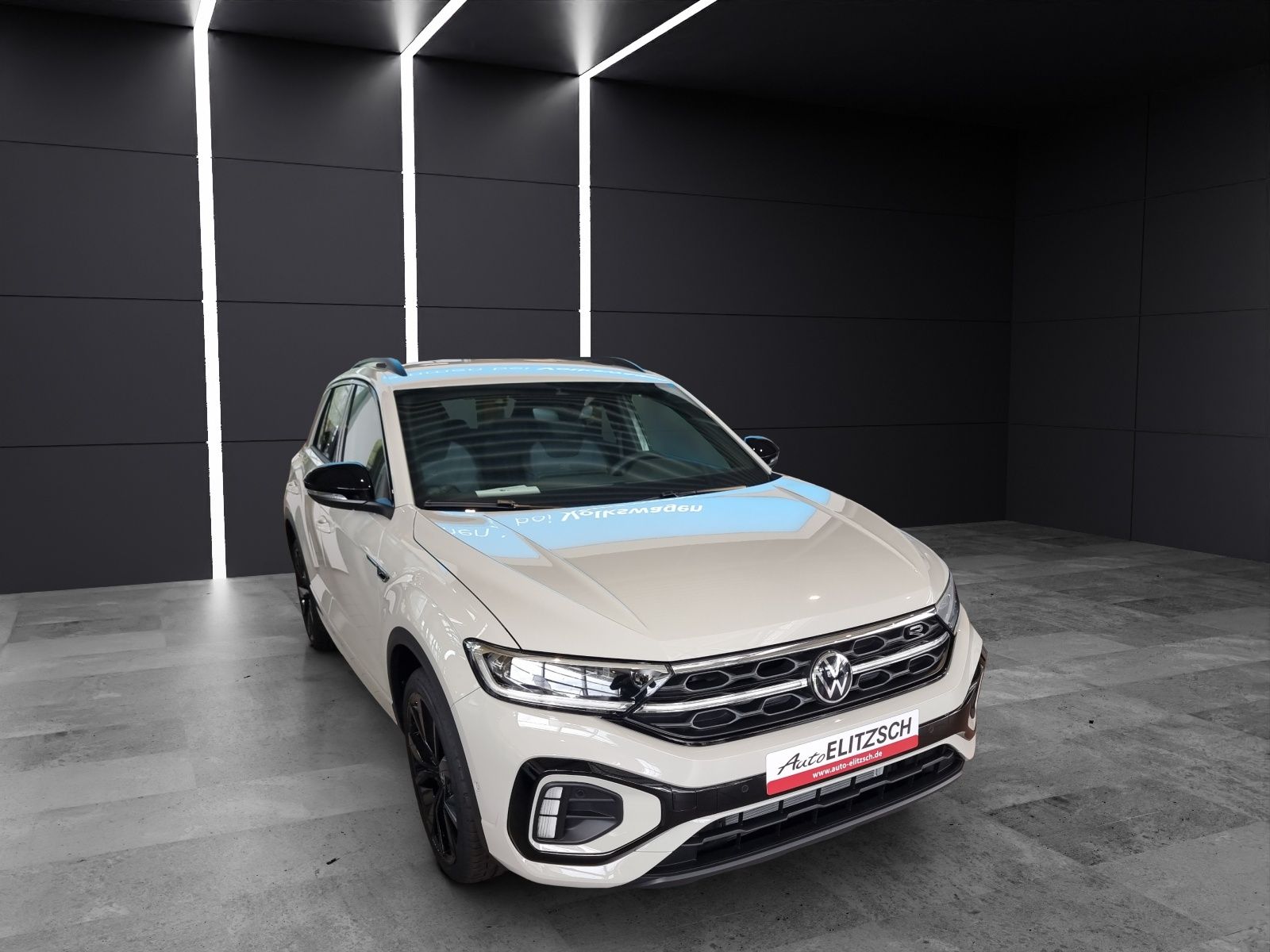 Fahrzeugabbildung Volkswagen T-Roc TSI R-Line DSG IQ.Light ACC SHZ RearView A