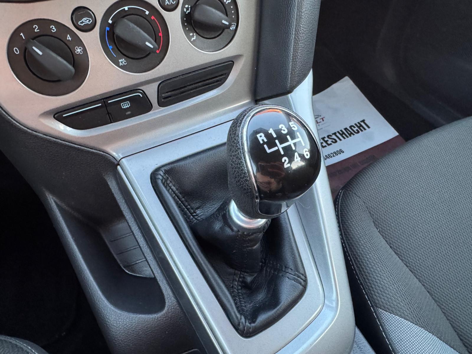 Ford Focus 2012 — photo 20