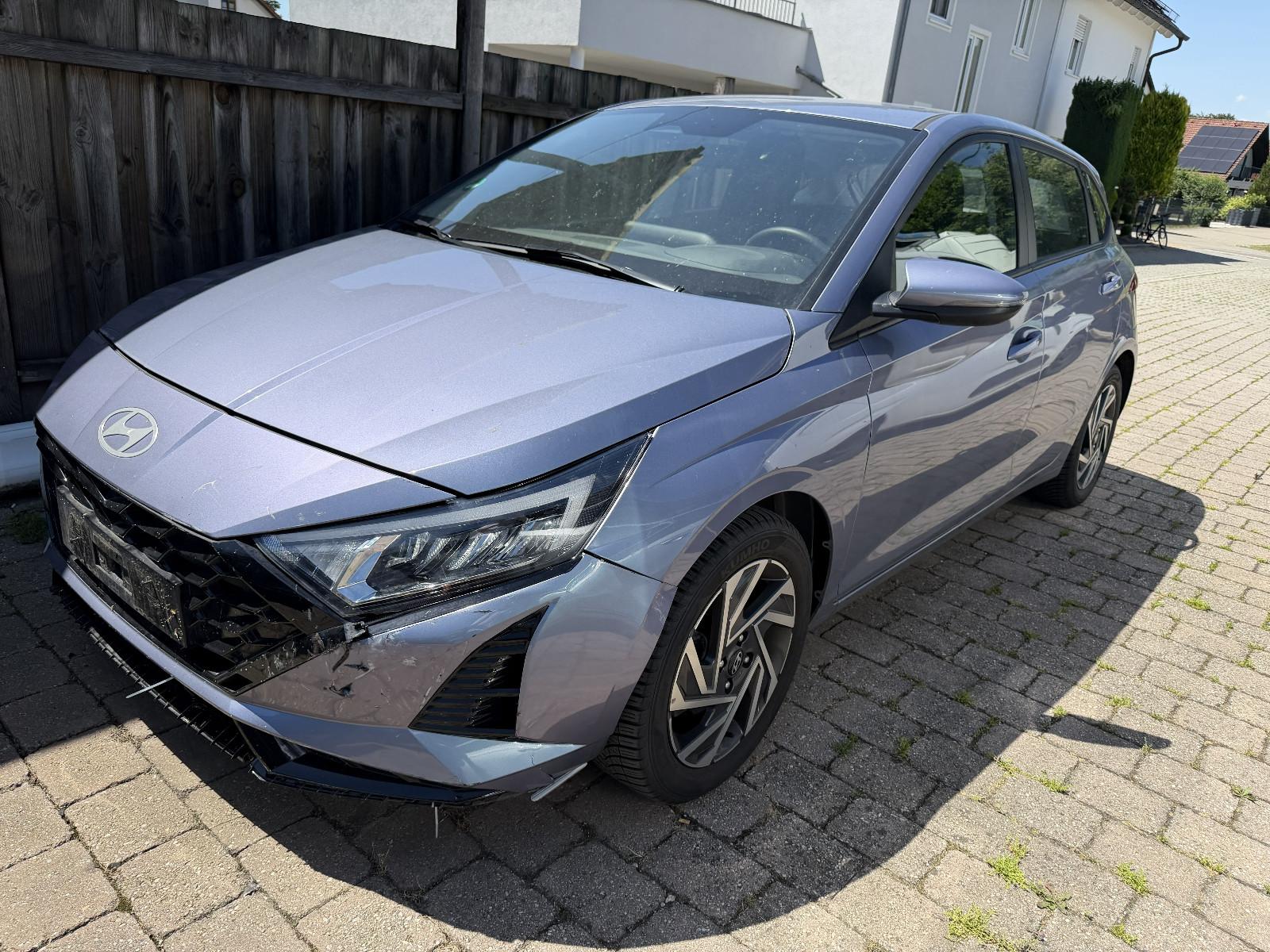 Hyundai i20 Trend KLIMAAUTO NAVI SHZG TEMPOM ALU PDC-KAM