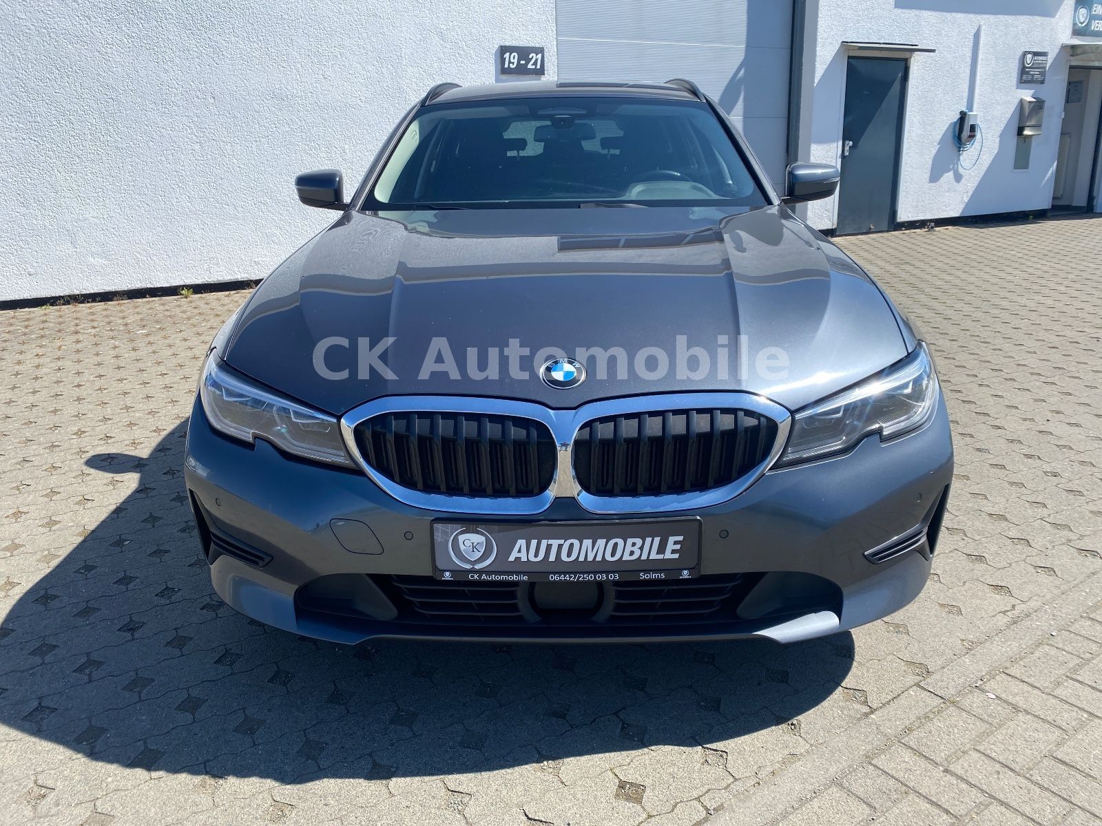 Fahrzeugabbildung BMW 318d Touring Advantage/LiveCockpit/Navi/Laser/AH