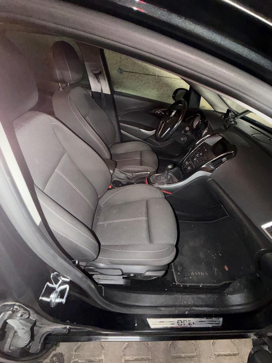 Opel Astra 2014 — photo 13