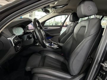 Fahrzeugabbildung BMW 520d Sport Line Kamera Alarm NaviProf HiFi 19"