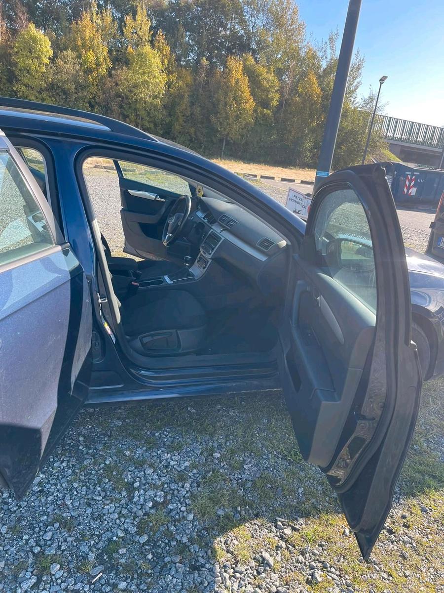 Volkswagen Passat 2011 — photo 8