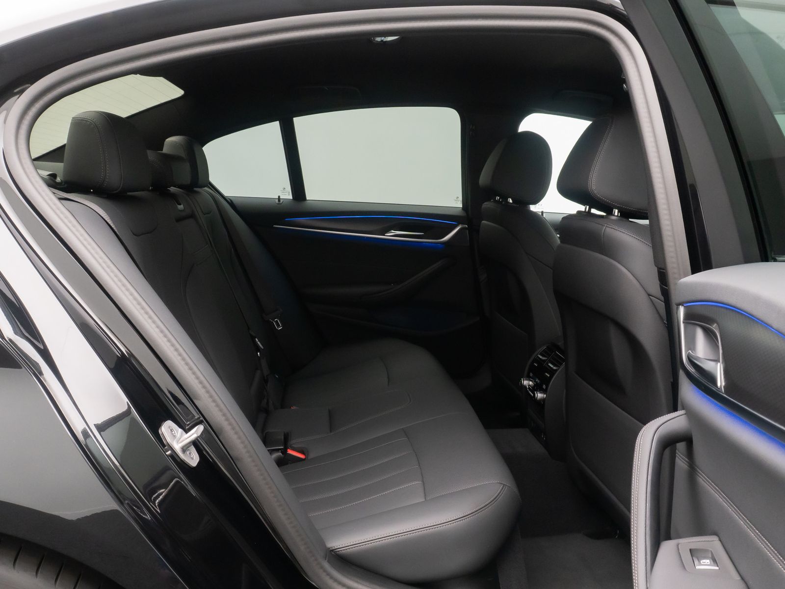 Fahrzeugabbildung BMW 530d M Sport Kamera DAB HiFi 4Klima Alarm 20Zoll