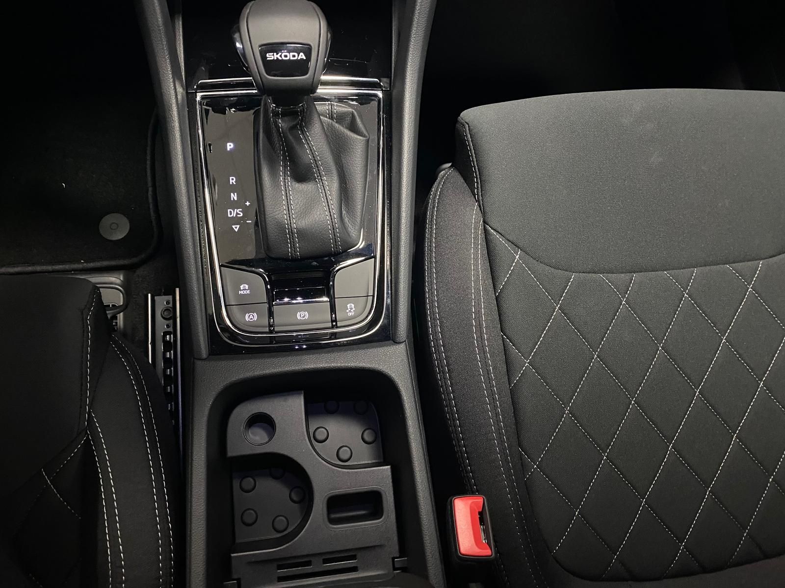 Fahrzeugabbildung SKODA Karoq 1.5 ACT SPORTLINE+5J GA+MATRIX+ACC+360+AHK