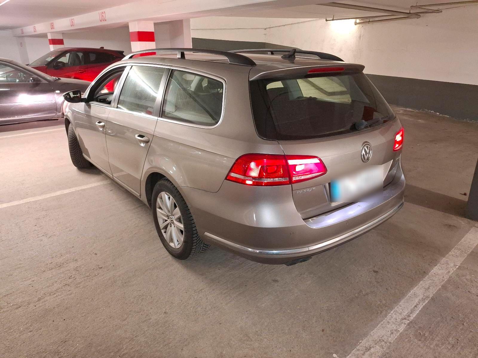 Volkswagen Passat 2012 — interior