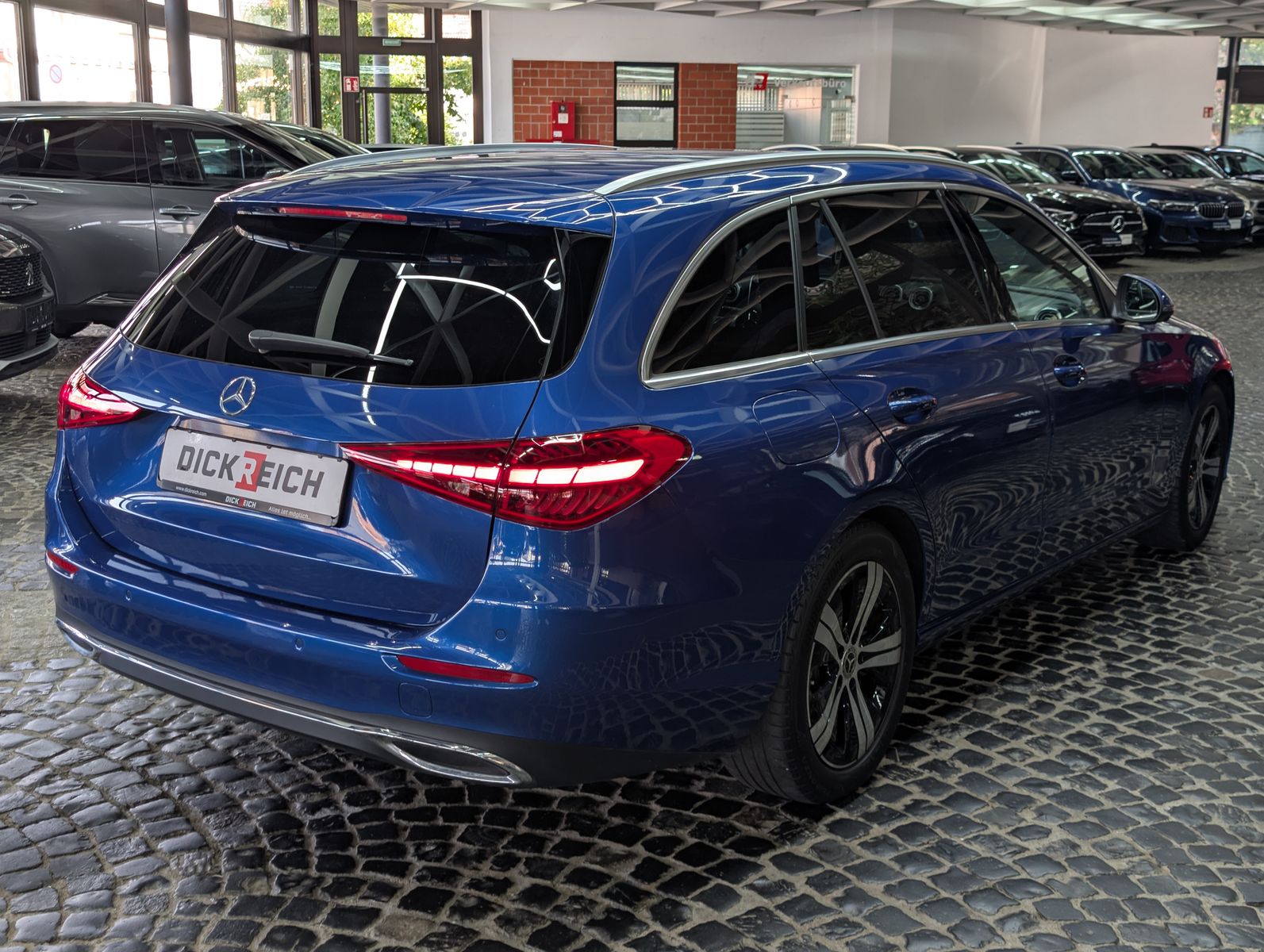 Fahrzeugabbildung Mercedes-Benz C 220 d Avantgarde AHK*MEMO*MBUX*AMBI*BUR*360°