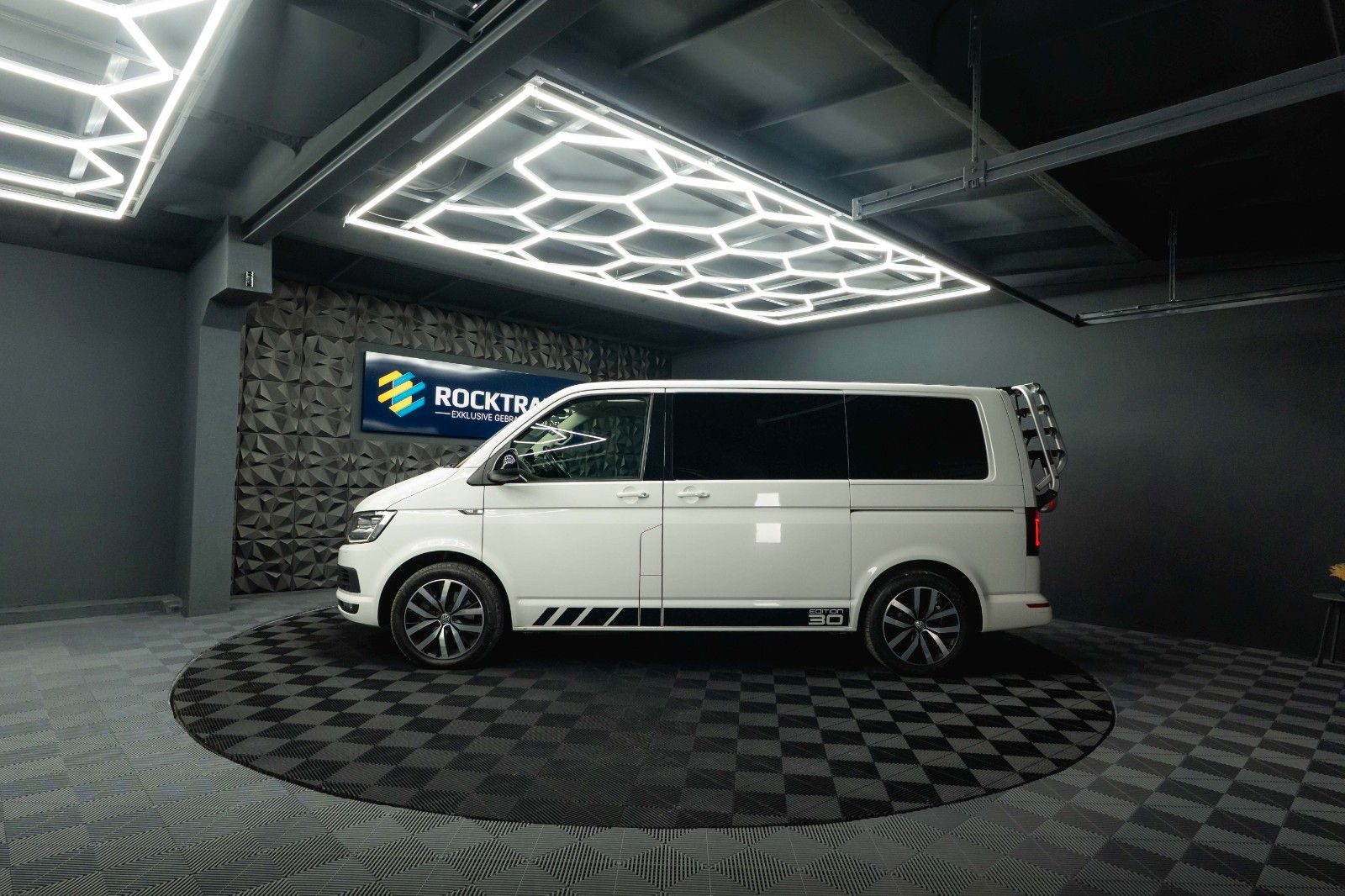 Fahrzeugabbildung Volkswagen T6 Multivan 2.0TDI DSG Edition 30 4Motion ACC