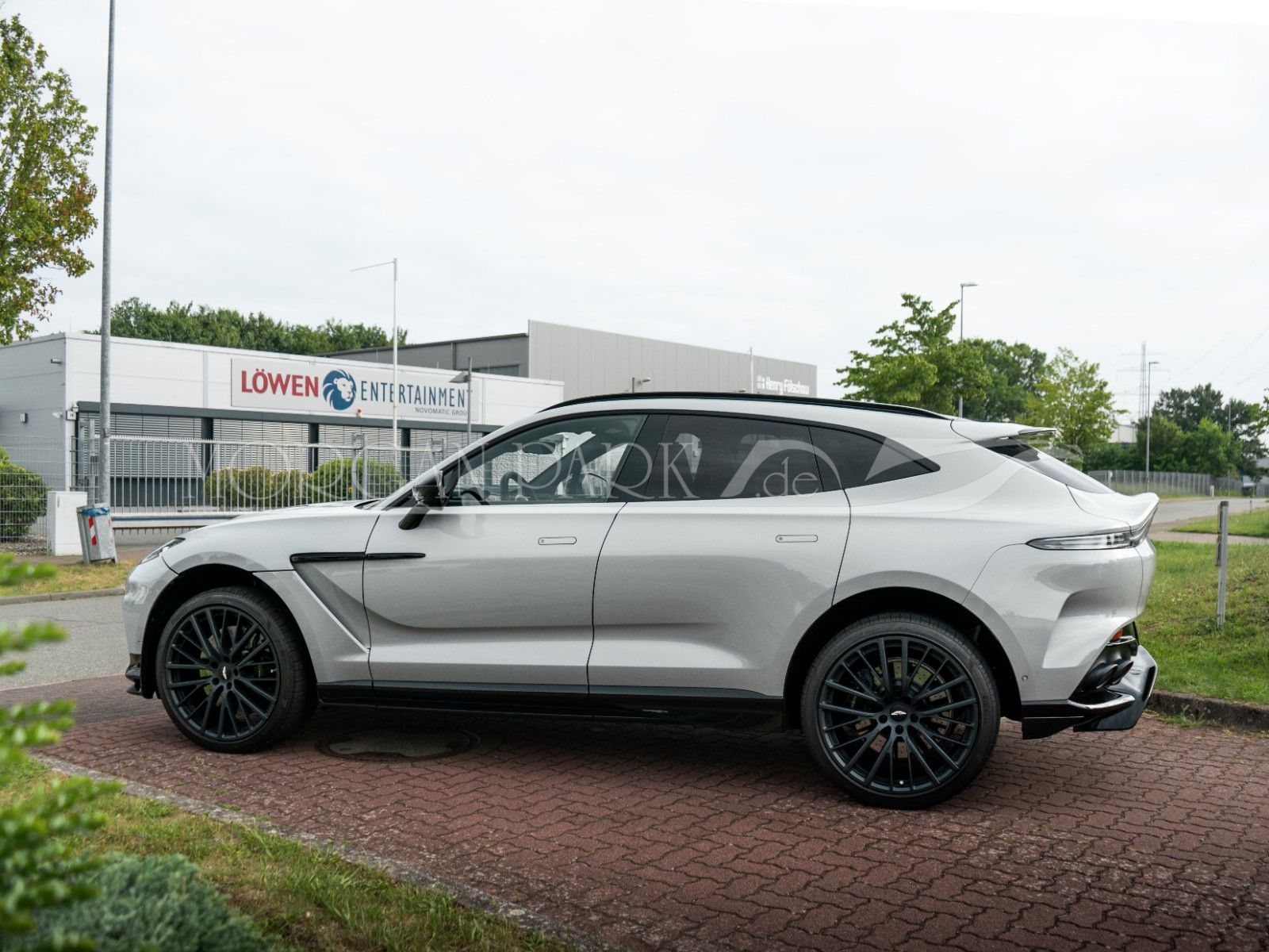 Fahrzeugabbildung Aston Martin DBX 707 1.Hd. MwSt. *Sonderlack* VOLL