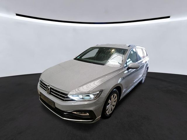 VW Passat Variant R-Line 2.0TDI DSG Navi AHK ACC