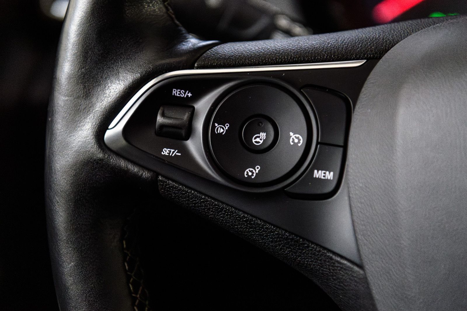 Fahrzeugabbildung Opel Grandland X /Navi+AHK+LED+Grip-Control+SH