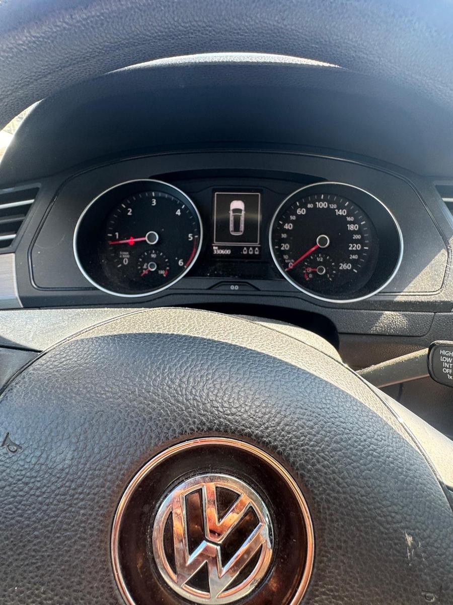 Volkswagen Passat 2015 — photo 14