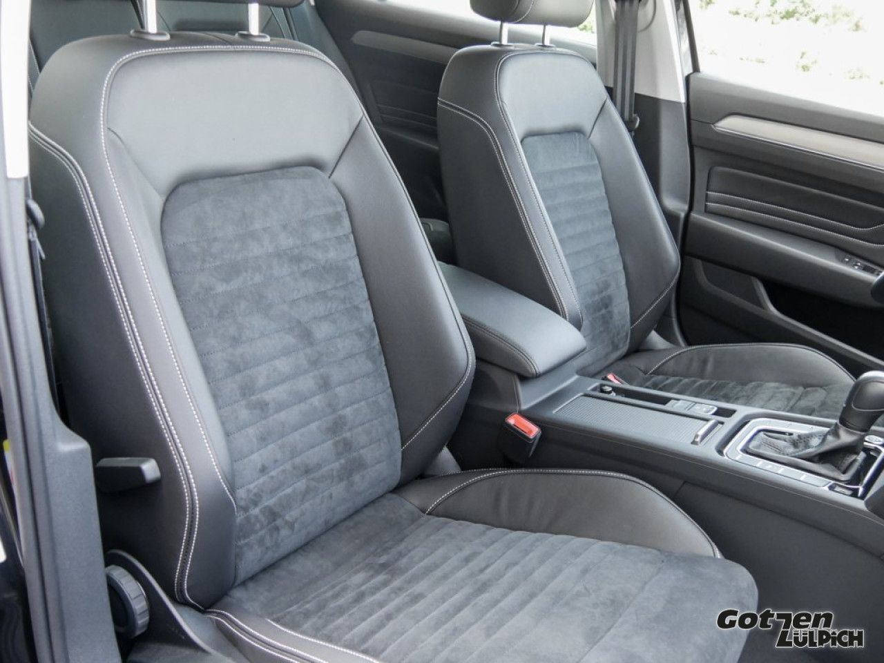 Fahrzeugabbildung Volkswagen Passat Variant Elegance 2.0 TDI DSG AHK LED Navi